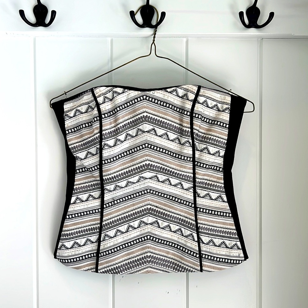 White House Black Market Bustier Top Embroidered Embellished Corset Style Size 0